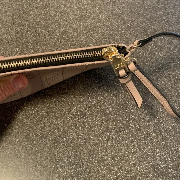 Steve Madden Wristlet / Purse! Brand New…Label & Zipper still covered in plastic - Picture 5 of 13